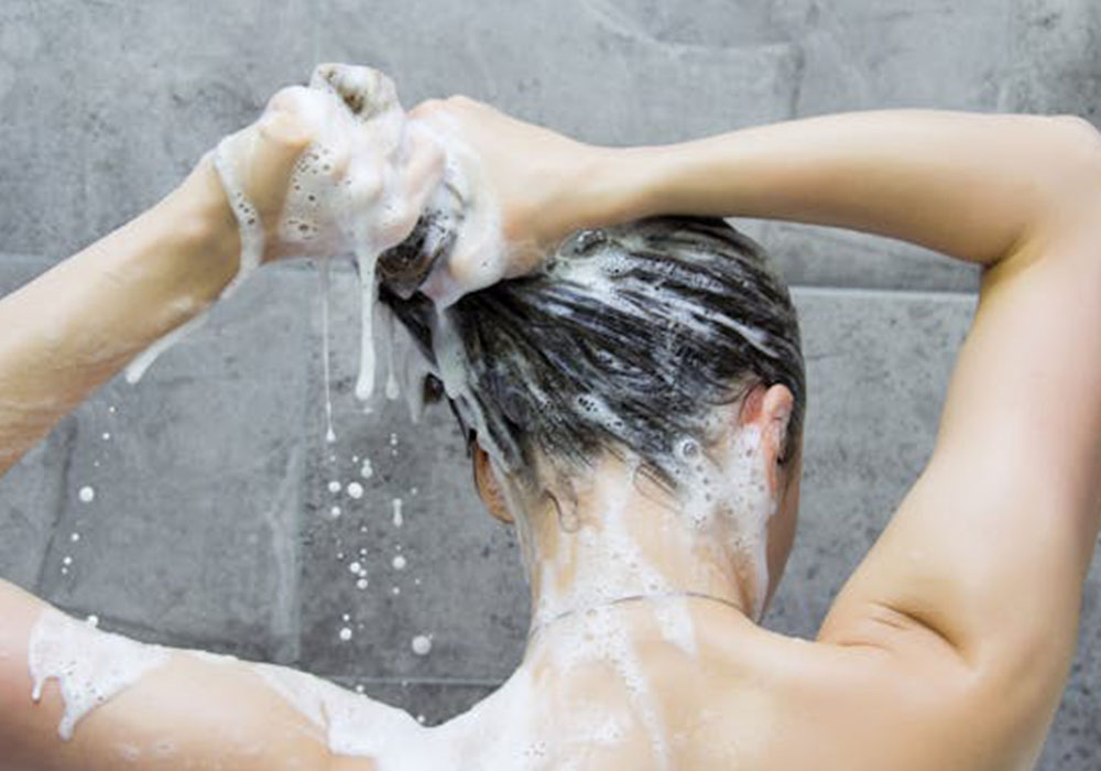 Вымойте волосы
